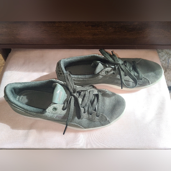 Puma women's Vikky green suede casual sneakers size  7 - Picture 4 of 12
